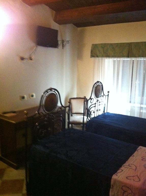 Hotel San Leo Sessa Aurunca Ruang foto